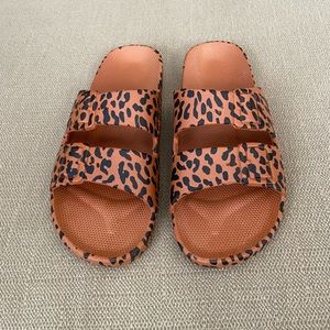 Freedom Moses Leopard Print